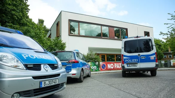 Die Mordkommission übernahm die Ermittlungen. - © Jörg Carstensen/dpa