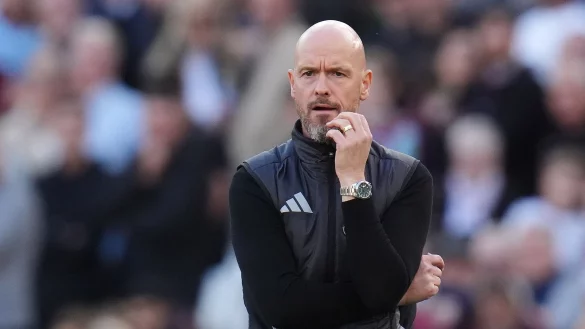 Trainer Erik ten Hag steht einem Bericht zufolge unmittelbar vor der Unterschrift bei Bayer Leverkusen. - © John Walton/PA Wire/dpa