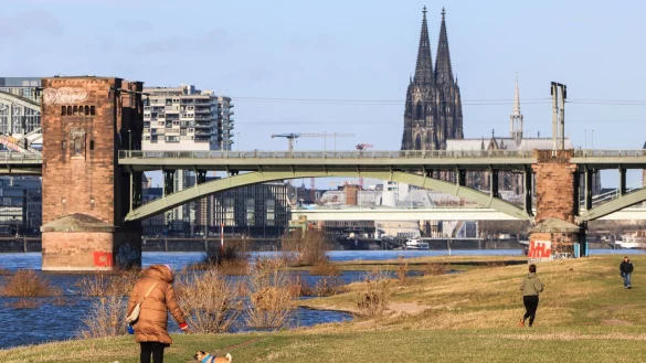 Am Wochenende wechseln sich Sonne und Wolken in NRW ab. (Archivbild) - © Oliver Berg/dpa