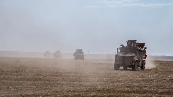 Türkische Militäroffensive in Nordsyrien 2019 (Archivbild) - © Baderkhan Ahmad/AP/dpa