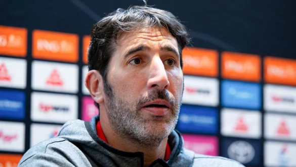 Bundestrainer Mumbru streicht den ersten Basketballer. - © Sven Hoppe/dpa