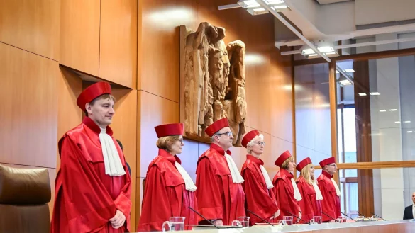 Beim Bundesverfassungsgericht waren mehrere Klagen gegen die Bundestag-Sondersitzungen eingegangen. (Archivbild) - © Uli Deck/dpa