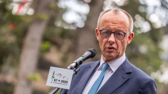 Merz zeigt sich zufrieden mit dem G7-Gipfel. - © Michael Kappeler/dpa POOL/dpa