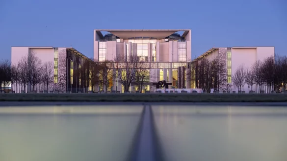 Bis Friedrich Merz im Kanzleramt sitzen kann, sind noch einige Schritte zu gehen. (Archivbild) - © Hannes P Albert/dpa