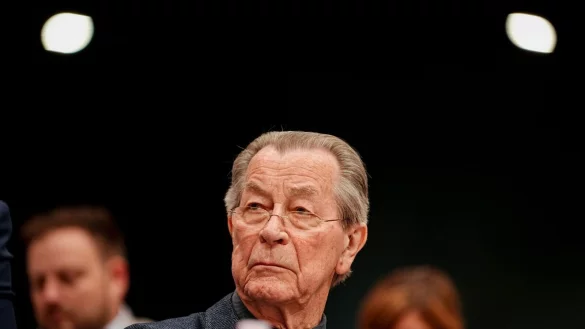 Verlangt von der SPD Mut bei Sozialreformen: der Ex-Parteivorsitzende Franz M&uuml;ntefering. (Archivbild) - &copy; Kay Nietfeld/dpa