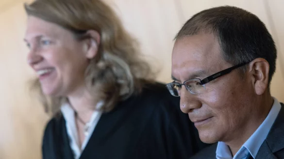 Vom Gericht bestellte Experten halten es für unwahrscheinlich, dass das Haus des peruanischen Kleinbauern Saúl Lliuya im Falle einer Flutwelle beschädigt wird. (Archivbild) - © Rolf Vennenbernd/dpa