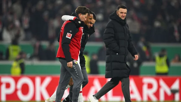 Enzo Millot (2.vl) droht nach seiner Verletzung im DFB-Pokal ein Ausfall in Dortmund. - © Tom Weller/dpa