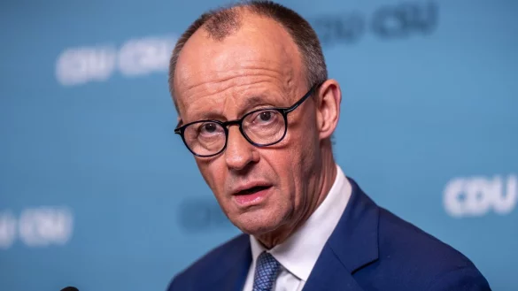 Der Bundestag will heute ein Riesen-Schuldenpaket beschlie&szlig;en. Gibt der Bundesrat auch gr&uuml;nes Licht, d&uuml;rfte das auch schnelle neue Hilfen f&uuml;r die Ukraine bedeuten. K&uuml;ndigt der Unionsfraktionschef an. - &copy; Michael Kappeler/dpa