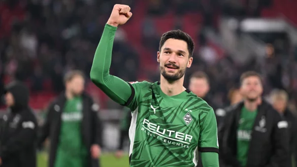 Tim Kleindienst mit geballter Faust nach dem Sieg in Stuttgart. - © Harry Langer/dpa