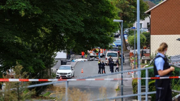 Ein Toter und ein Verletzter nach Sch&uuml;ssen in Menden. - &copy; Alex Talash/dpa