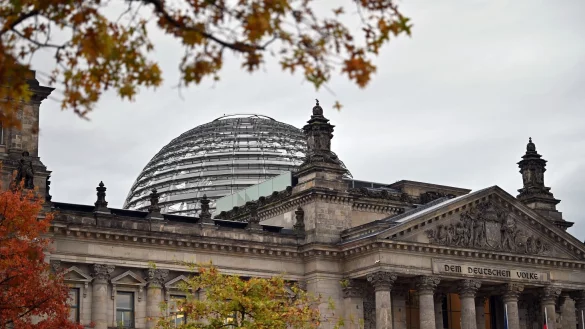 Das Reichstagsgebäude in Berlin ist der Sitz des Deutschen Bundestags. - © Carla Benkö/dpa