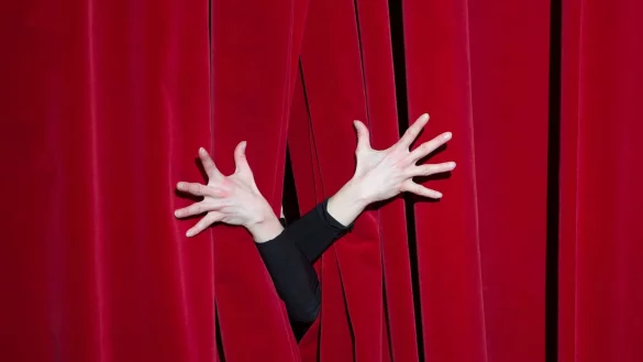 «Die künstlerisch Beschäftigten dürfen nicht als Beschäftigte zweiter Klasse behandelt werden.» (Symbolbild) - © Sebastian Kahnert/dpa-Zentralbild/dpa