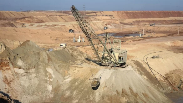 Mit dem gemeinsamen Abbau von Rohstoffen will die Ukraine bei der Konfrontation mit Russland die USA weiter im Boot halten und auch dringend benötigte Investitionen anlocken. (Archivbild) - © Efrem Lukatsky/AP/dpa