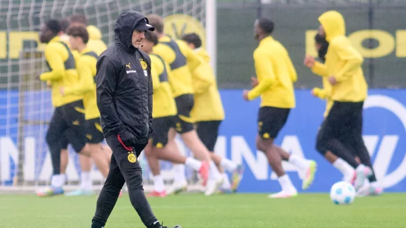 Trainierte seine Mannschaft im Regen: Niko Kovac. - © Bernd Thissen/dpa