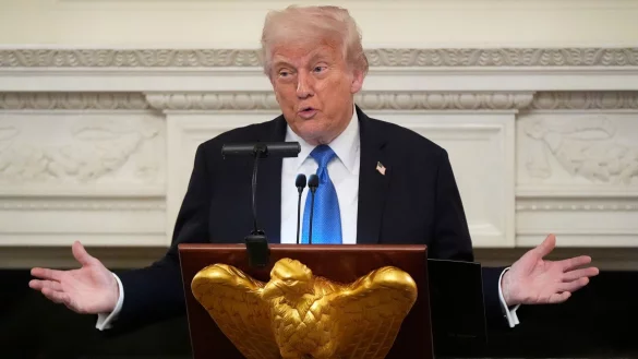 US-Präsident Donald Trump wird dafür kritisiert, nicht genügend Druck auf Kremlchef Putin auszuüben. - © Manuel Balce Ceneta/AP/dpa