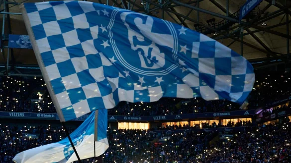 Seit Mittwoch können Schalke-Mitglieder, Unternehmen und Vereine Anteile an einer neuen Fördergenosschenschaft zeichnen. - © Bernd Thissen/dpa