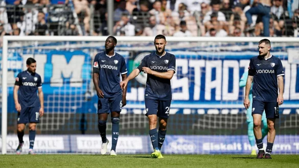 Bochum trauert: Der VfL steigt ab. - © Anke Waelischmiller/dpa