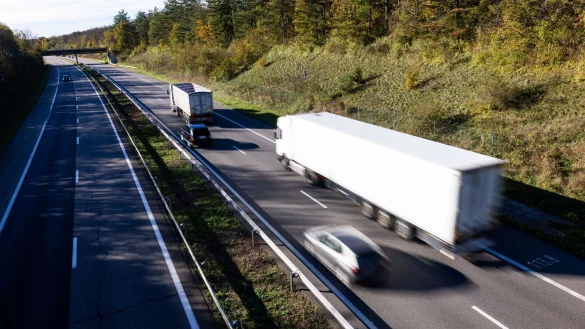 In einem aus Spanien kommenden Lastzug haben französische Fahnder 1,3 Tonnen Kokain entdeckt. (Symbolbild) - © Philipp von Ditfurth/dpa