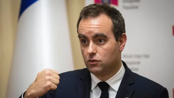 Frankreichs Verteidigungsminister wirft Russland ein aggressives Verhalten vor. - &copy; Efrem Lukatsky/AP/dpa