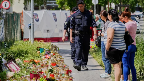 Die Behörden geben weitere Einzelheiten zum Amokläufer bekannt. - © Darko Bandic/AP/dpa