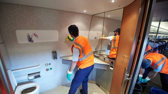 Unpünktliche Züge sind nicht das Einzige, das Fahrgäste stört. (Archivbild) - © Bernd Thissen/dpa