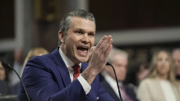 Hegseth hat keine politische Erfahrung und soll dennoch eines der wichtigsten US-Ministerien leiten. - © J. Scott Applewhite/AP/dpa