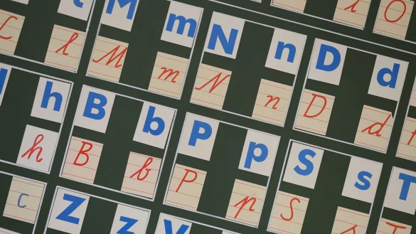 In den privaten Haushalten wird hierzulande ganz &uuml;berwiegend Deutsch gesprochen: Rund 77 Prozent der B&uuml;rgerinnen und B&uuml;rger in Deutschland sprachen im Jahr 2023 zu Hause ausschlie&szlig;lich Deutsch, wie das Statistische Bundesamt mitteilt (Symbolbild). - &copy; Matthias Bein/dpa-Zentralbild/dpa