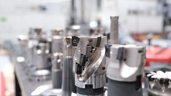 Maschinenbauer versuchen, Fachkräfte zu halten. (Symbolbild) - © Bernd Weißbrod/dpa