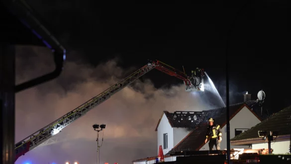 Der Brand in Wächtersbach hatte wegen seines vermeintlich rechtsextremistischen Hintergrunds für überregionales Aufsehen gesorgt. Tatsächlich wollte der pakistanische Brandstifter die Ermittler laut Urteil mit aufgesprühten rassistischen Parolen auf die falsche Fährte lenken. (Archivfoto) - © Marc Webersinn/5vision.news/dpa