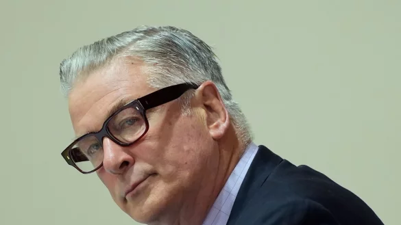 Das Verfahren gegen den Schauspieler Alec Baldwin wurde vergangenes Jahr eingestellt. (Foto Archiv) - © Ramsay de Give/Pool AFP/AP/dpa