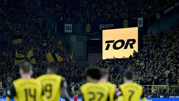 Dortmund jubelt über vier Guirassy-Tore. - © Fabian Strauch/dpa