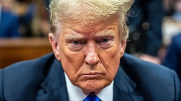 Trump will verhindern, dass es vor seiner Amtseinführung zur Strafmaßverkündung im Schweigegeld-Prozess kommt. (Archivbild) - © Mark Peterson/Pool New York Magazine/AP/dpa