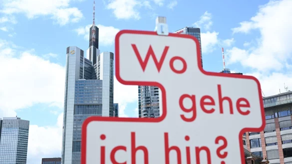 Mit steigenden Gewinnen und h&ouml;heren Aussch&uuml;ttungen will die Commerzbank ihre Eigenst&auml;ndigkeit bewahren (Archivbild) - &copy; Arne Dedert/dpa