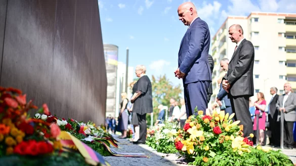 Am 13. August 1961 begann der Bau der Berliner Mauer - daran erinnerte ein Gedenkakt an der Bernauer Stra&szlig;e. - &copy; Sebastian Christoph Gollnow/dpa