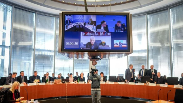 Viele Hintergründe zur Tat bleiben nach der Sitzung weiter offen. - © Kay Nietfeld/dpa