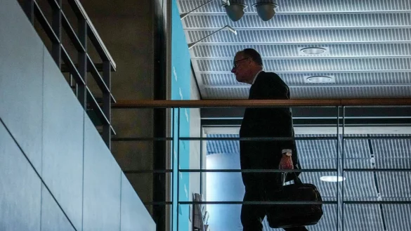 CDU-Chef Friedrich Merz kommt zu den Sondierungsgesprächen von Union und SPD. - © Kay Nietfeld/dpa