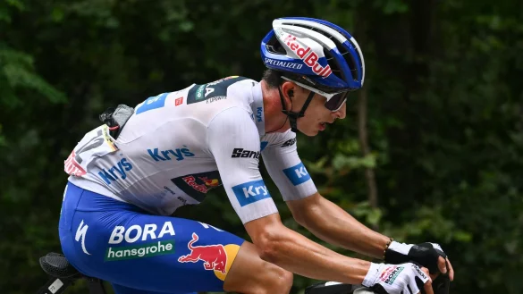 Florian Lipowitz brach auf dem Col de la Loze ein. - © Marco Bertorello/AFP/dpa