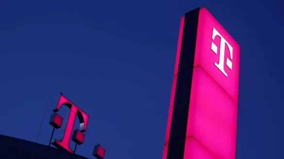 Betrüger geben sich online als die Telekom aus: Ziel ist der Diebstahl sensibler Daten. - © Oliver Berg/dpa