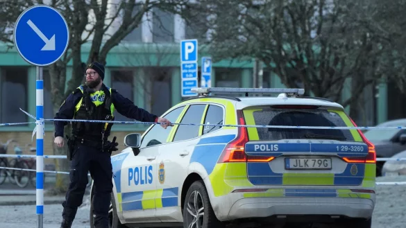 Die Polizei gibt neue Details zum mutmaßlichen Täter bekannt. - © Sergei Grits/AP/dpa