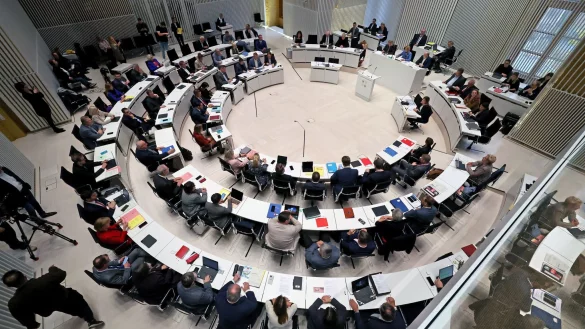 Wenn am Sonntag der Landtag neu gew&auml;hlt werden w&uuml;rde, w&auml;re die SPD nicht mehr st&auml;rkste Kraft im Land. (Archivbild) - &copy; Bernd W&uuml;stneck/dpa