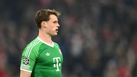 Der frühere Kölner Jonas Urbig gab sein Debüt für die Bayern in der Champions League. - © Sven Hoppe/dpa