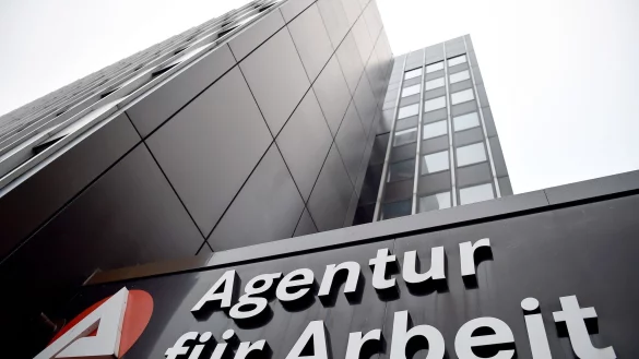 In NRW liegt die Zahl der Arbeitslosen deutlich höher als im Vorjahr. - © Caroline SeidSeidel-Dißmannel/dpa