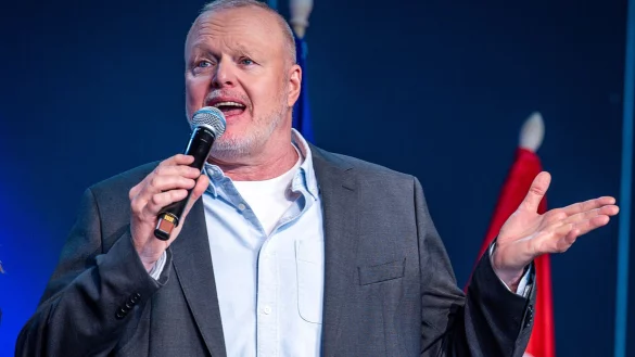 Wie geht der ESC für TV-Entertainer Stefan Raab und Deutschland aus? (Archivbild) - © Jens Büttner/dpa