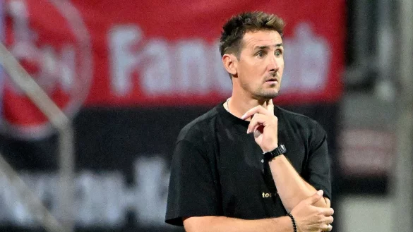 Endlich Sieger: Miroslav Klose sah seine Mannschaft lange vergeblich anrennen. - &copy; Jens Niering/dpa