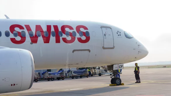 Personalengpass zwingt Swiss zu Flugstreichungen. (Archivbild) - © Andreas Arnold/dpa