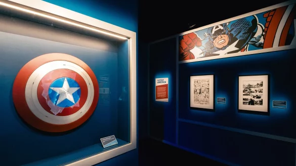Der Schild von Captain America wird bald in Köln zu sehen sein. - © 2025 Marvel/Explorado Group/dpa