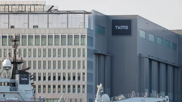 TKMS wird eigenständig und geht an die Börse. hyssenkrupp behält allerdings mit 51 Prozent die Mehrheit an Deutschlands größtem Marineschiffbauer. - © Frank Molter/dpa