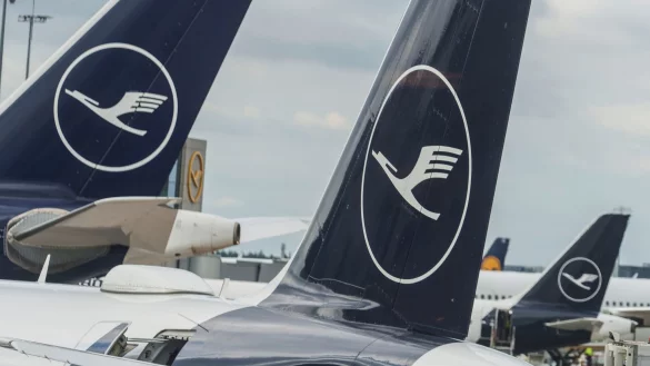 Die Lufthansa will mit einem umfangreichen Stellenabbau in der Verwaltung Kosten sparen. (Foto Archiv) - &copy; Andreas Arnold/dpa