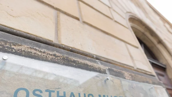 Ein Influencer hat sein eigenes Gemälde heimlich im Museum aufgehängt (Archivbild). - © Rolf Vennenbernd/dpa