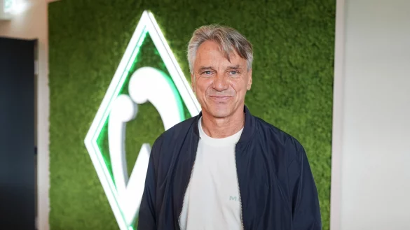 Horst Steffen wird als neuer Werder-Trainer präsentiert. - © Werder Bremen/dpa